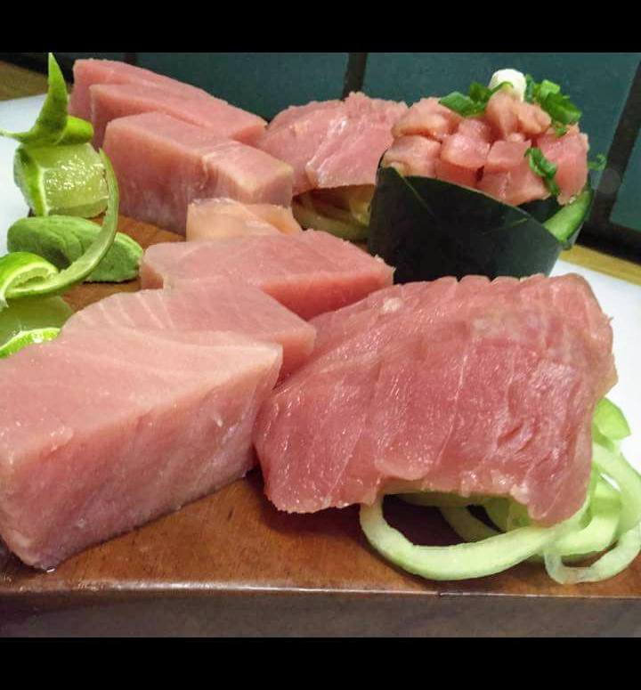 Sashimi de atún grueso